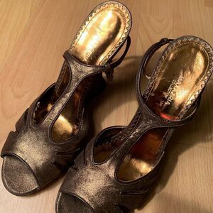 Max Azria Heels